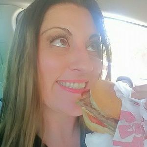 Meet your Posher, Mandy